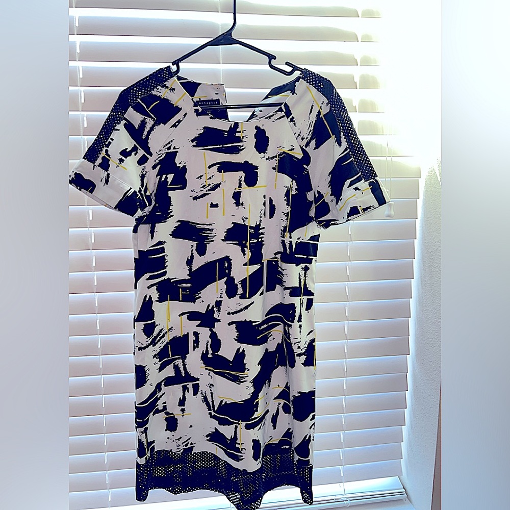 Vibrant dress perfect for any occasion. Winter with stockings or the summer.